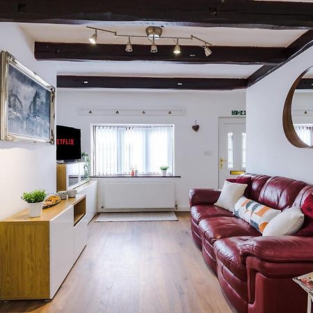 Sunshine Cottage By Happy Sunshine Stay Golborne Экстерьер фото