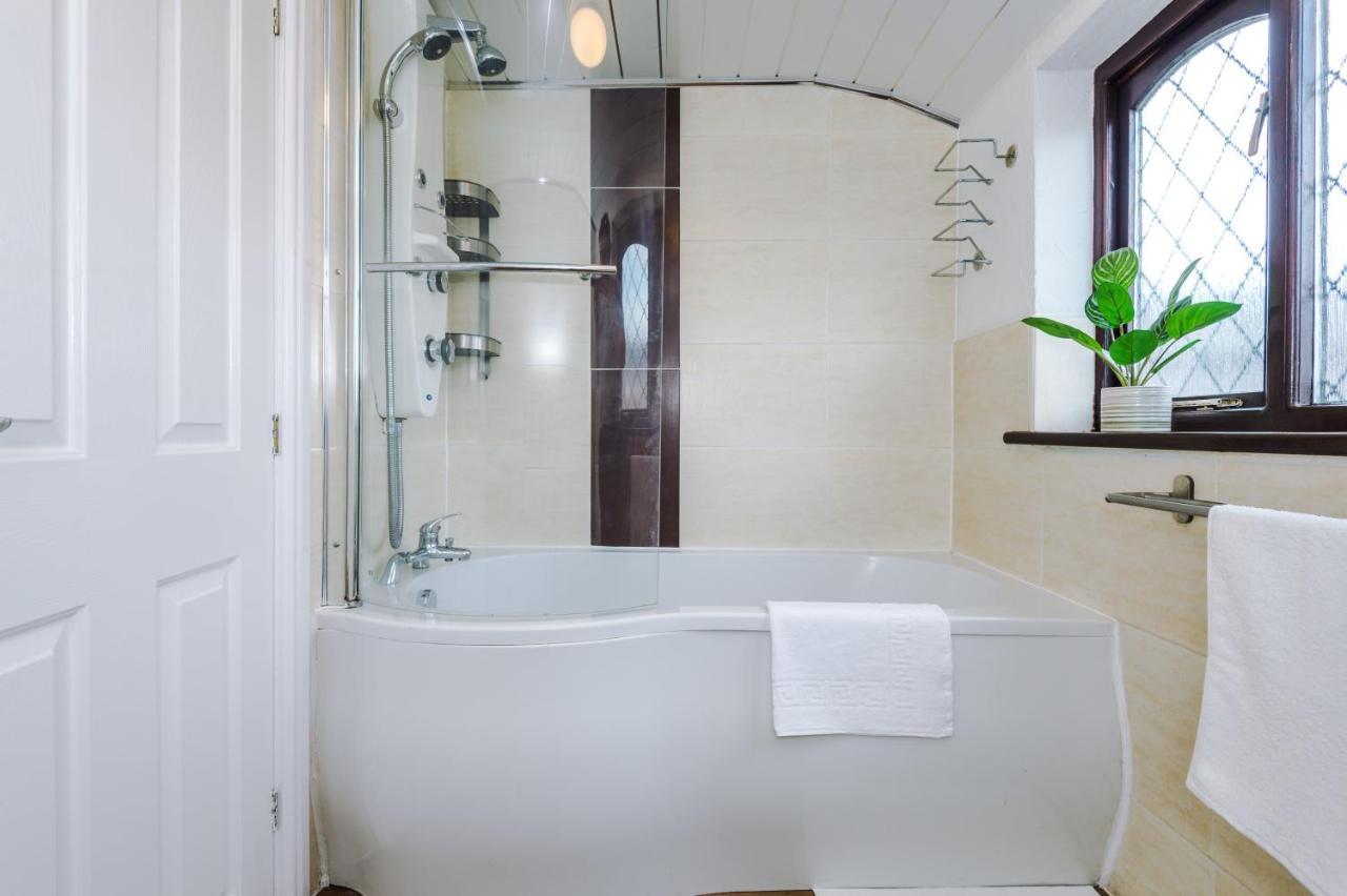 Sunshine Cottage By Happy Sunshine Stay Golborne Экстерьер фото