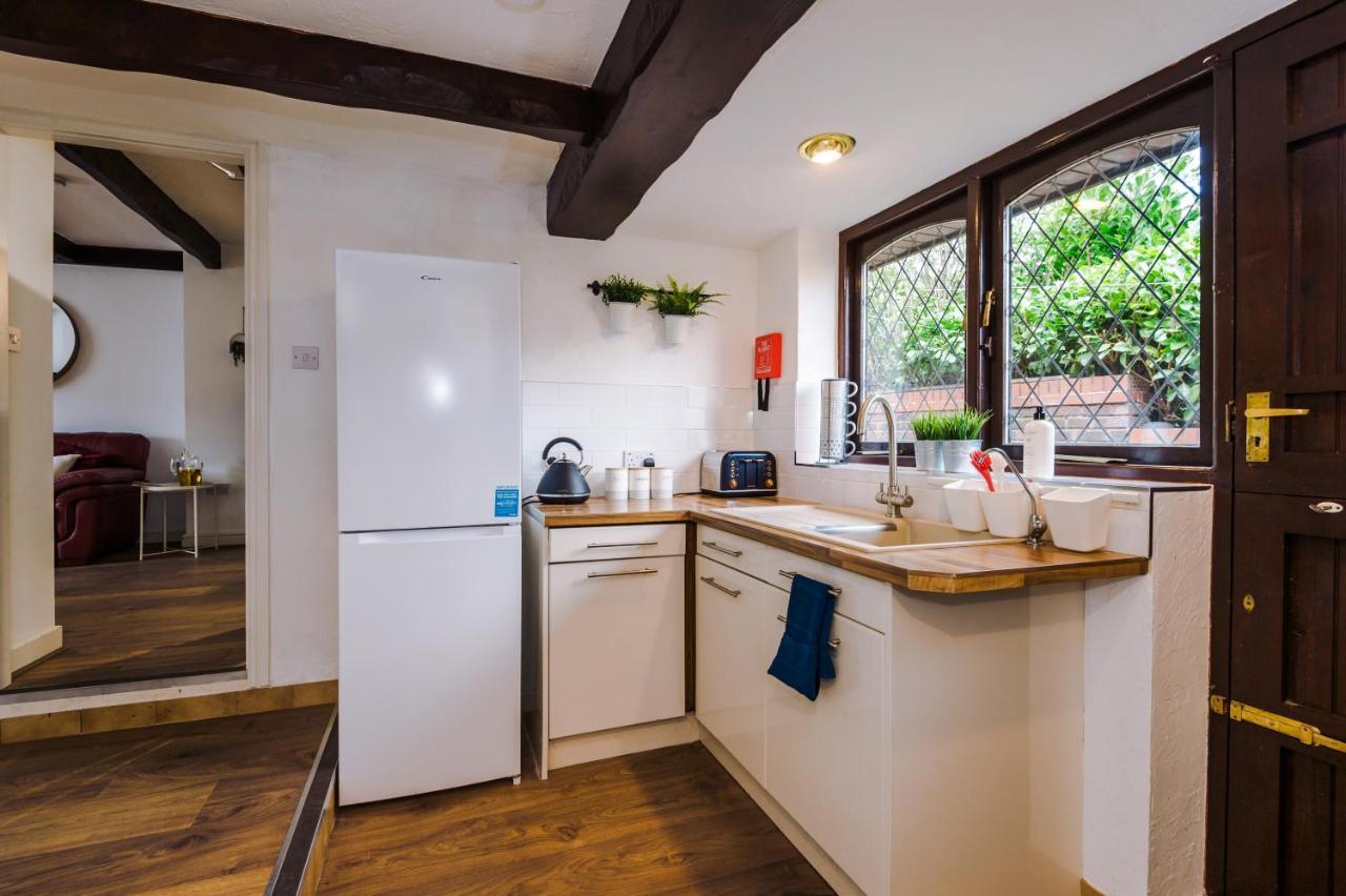 Sunshine Cottage By Happy Sunshine Stay Golborne Экстерьер фото