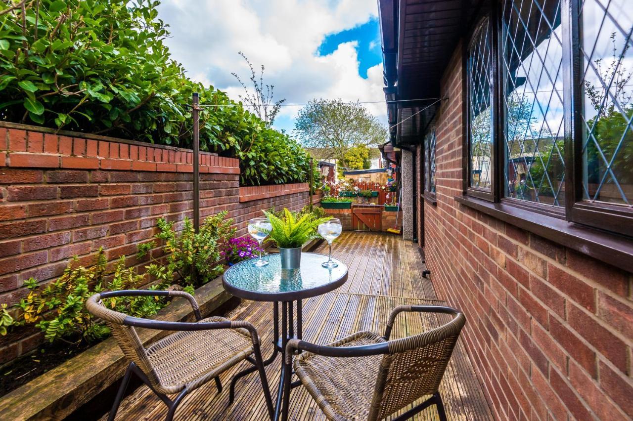 Sunshine Cottage By Happy Sunshine Stay Golborne Экстерьер фото